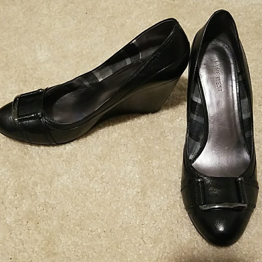 Nine West Size 9 Wedge Shoe